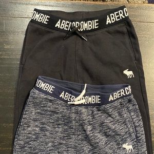 Boys, set of 2 essential icon joggers. Excellent used condition. Navy and Black